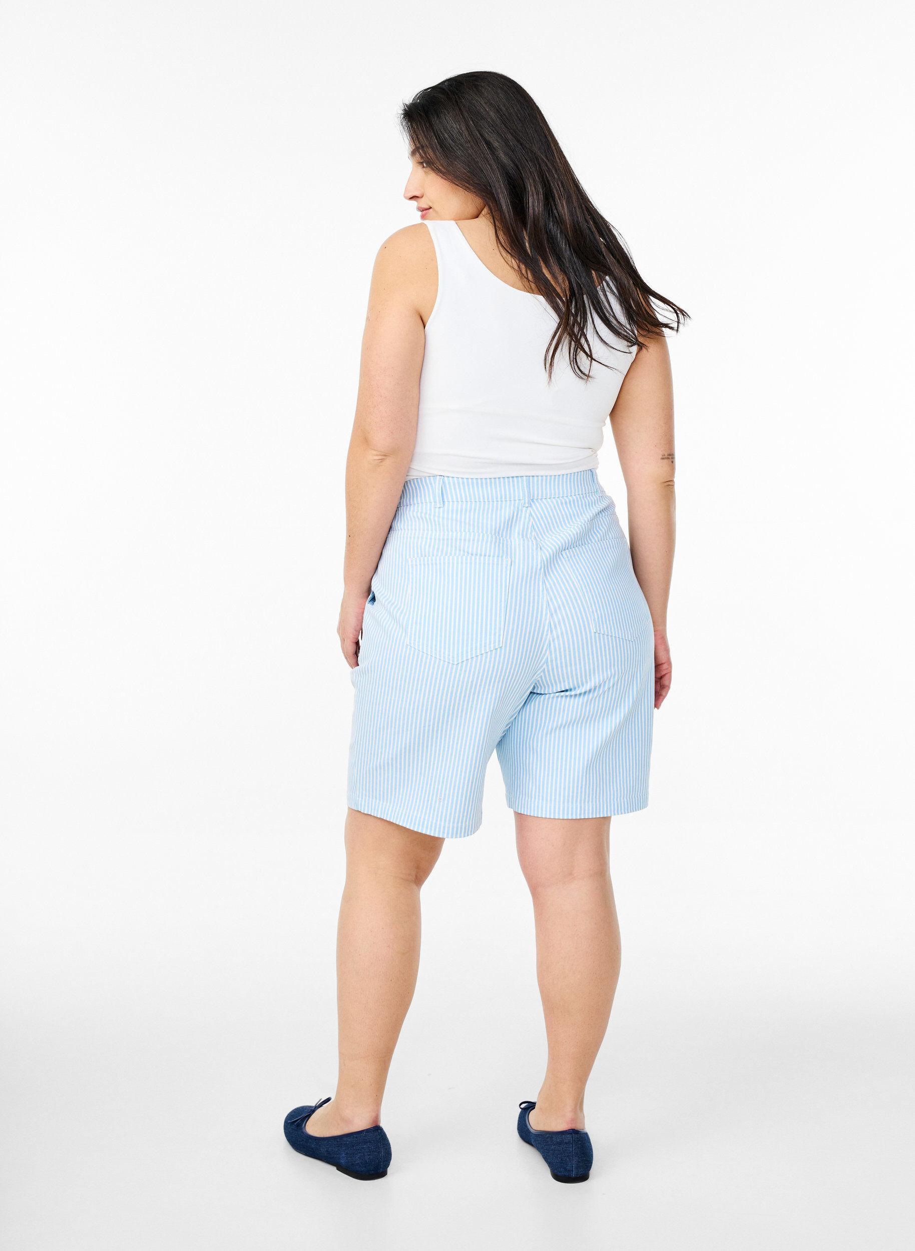 Zizzifashion Striped Bermuda shorts with high waist, Light Blue, Model image number 2