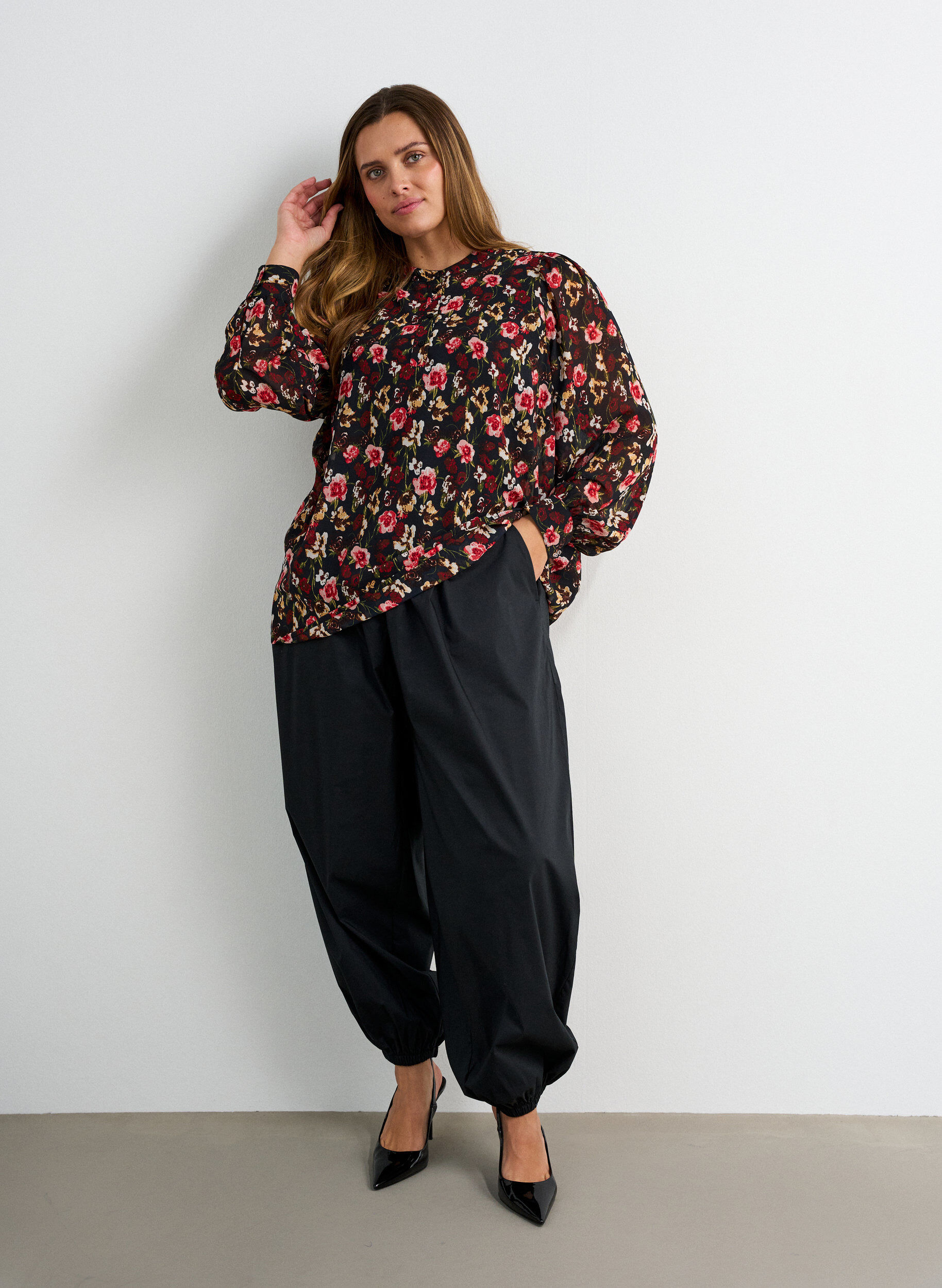 ZizzifashionBlouse with all-over print and short button placket, Rose, Model image number 1