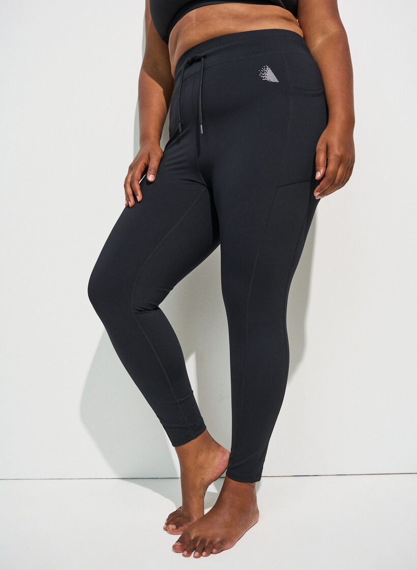 7/8 training tights with pockets, Black, Model image number 0