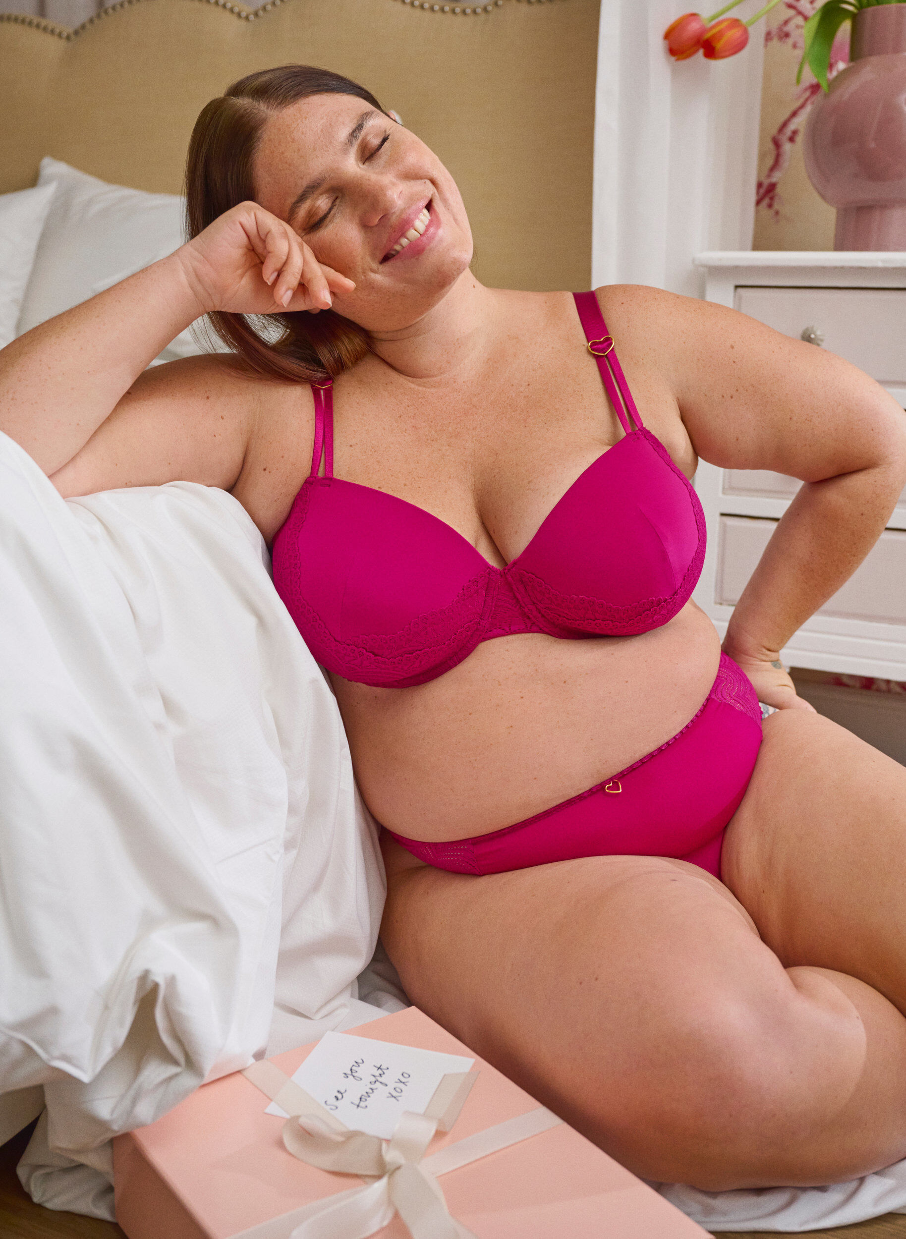 Zizzifashion Moulded bra with lace, Red, Image image number 0